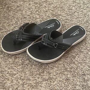 Clarks Black Sandal Thongs with White Sole Trim